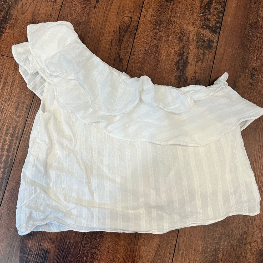 White one shoulder crop top. Amaryllis